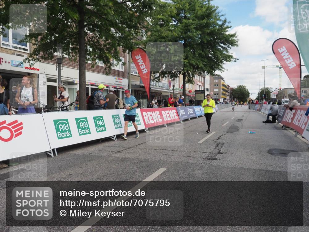 15.09.2024 - PSD Bank Halbmarathon Miley Keyser http://msf.ph/oto/7075795 15.09.2024 12:33:38 Ziel 2331, 3107 meine-sportfotos.de