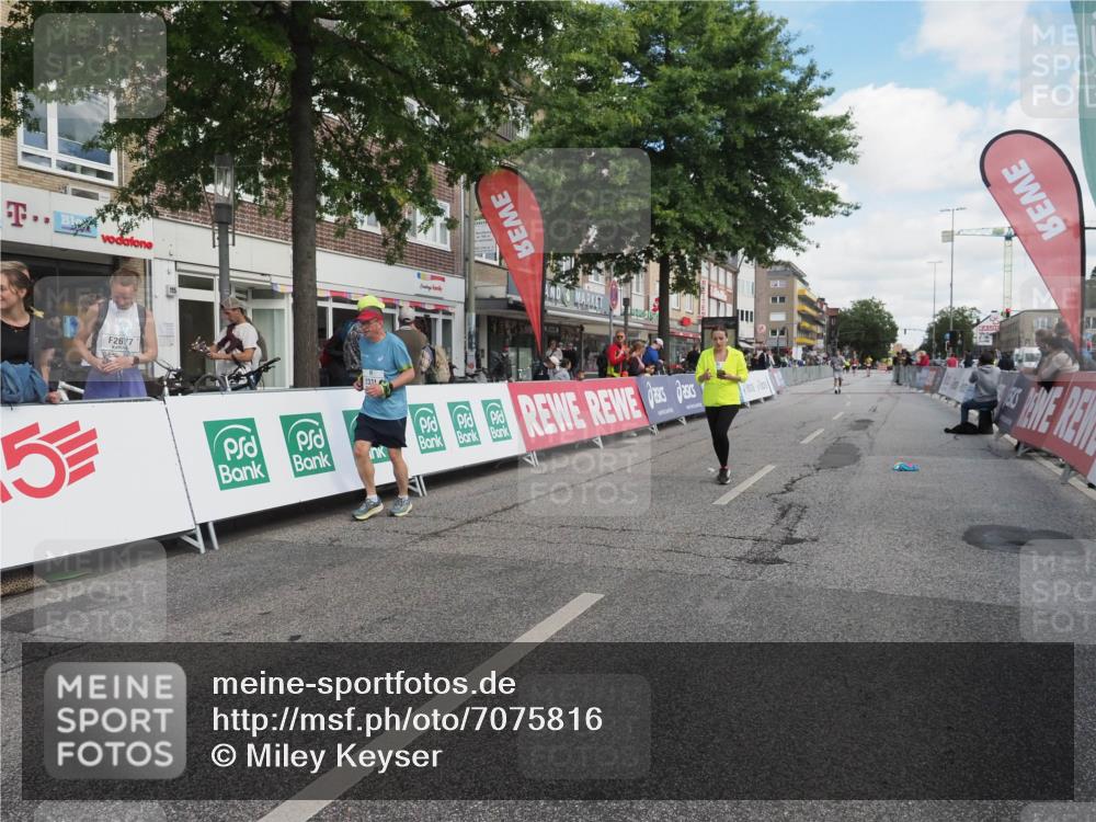 15.09.2024 - PSD Bank Halbmarathon Miley Keyser http://msf.ph/oto/7075816 15.09.2024 12:33:38 Ziel 2331, 3107 meine-sportfotos.de