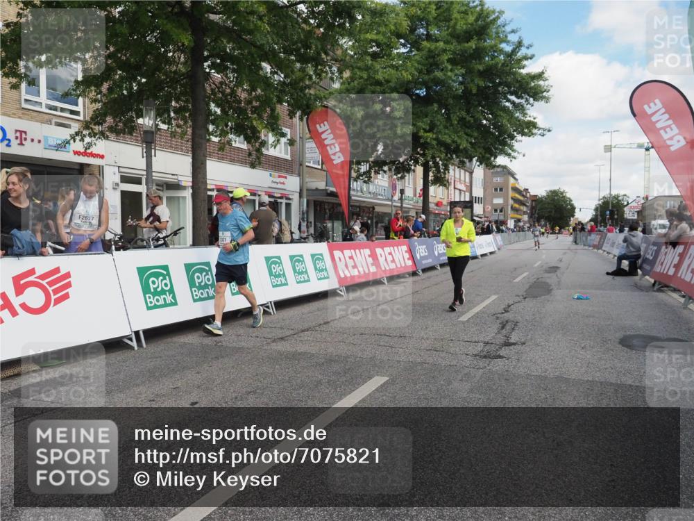15.09.2024 - PSD Bank Halbmarathon Miley Keyser http://msf.ph/oto/7075821 15.09.2024 12:33:39 Ziel 2331, 3107 meine-sportfotos.de