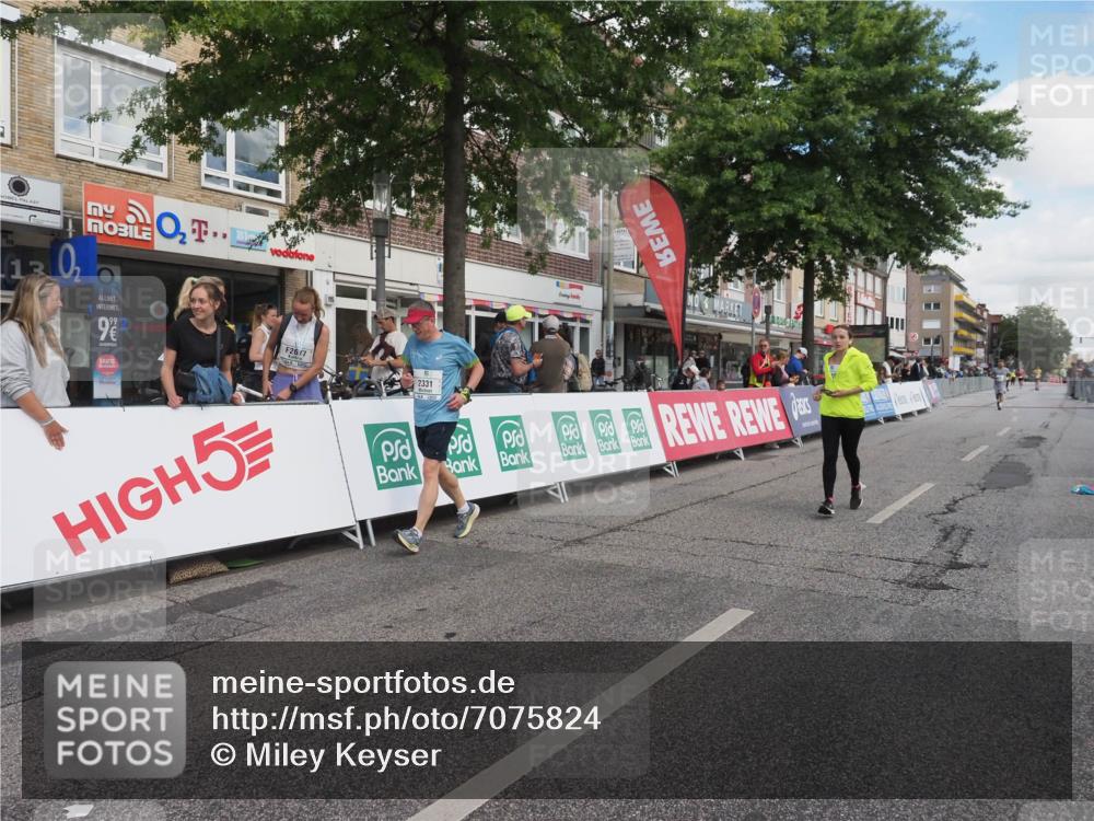 15.09.2024 - PSD Bank Halbmarathon Miley Keyser http://msf.ph/oto/7075824 15.09.2024 12:33:39 Ziel 2331, 3107 meine-sportfotos.de