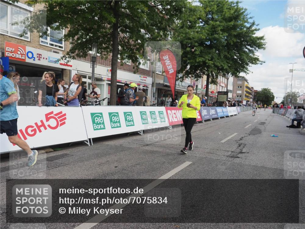 15.09.2024 - PSD Bank Halbmarathon Miley Keyser http://msf.ph/oto/7075834 15.09.2024 12:33:40 Ziel 2331, 3107 meine-sportfotos.de