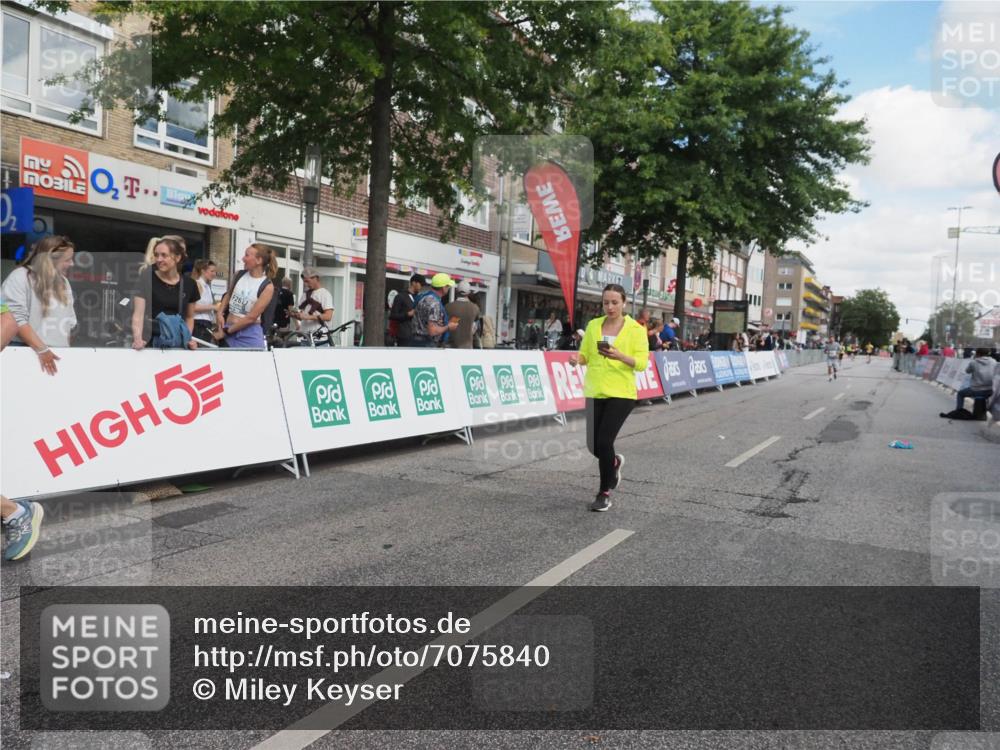 15.09.2024 - PSD Bank Halbmarathon Miley Keyser http://msf.ph/oto/7075840 15.09.2024 12:33:40 Ziel 2331, 3107 meine-sportfotos.de