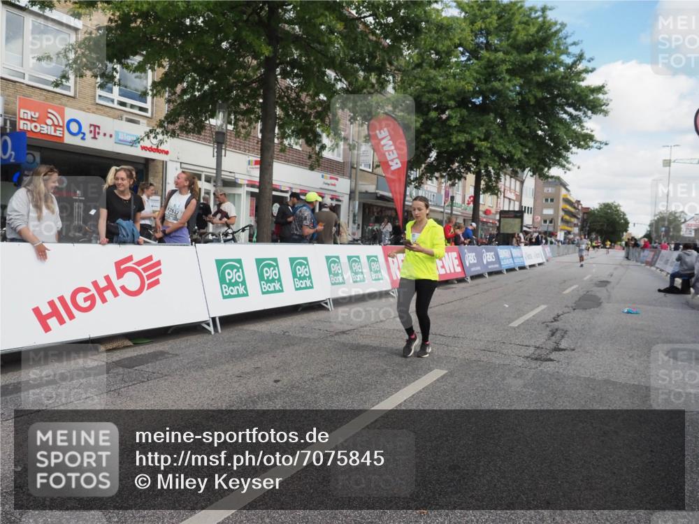 15.09.2024 - PSD Bank Halbmarathon Miley Keyser http://msf.ph/oto/7075845 15.09.2024 12:33:40 Ziel 2331, 3107 meine-sportfotos.de