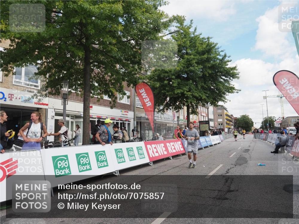 15.09.2024 - PSD Bank Halbmarathon Miley Keyser http://msf.ph/oto/7075857 15.09.2024 12:33:48 Ziel 1983, 2331, 3107, 3433, 3451 meine-sportfotos.de