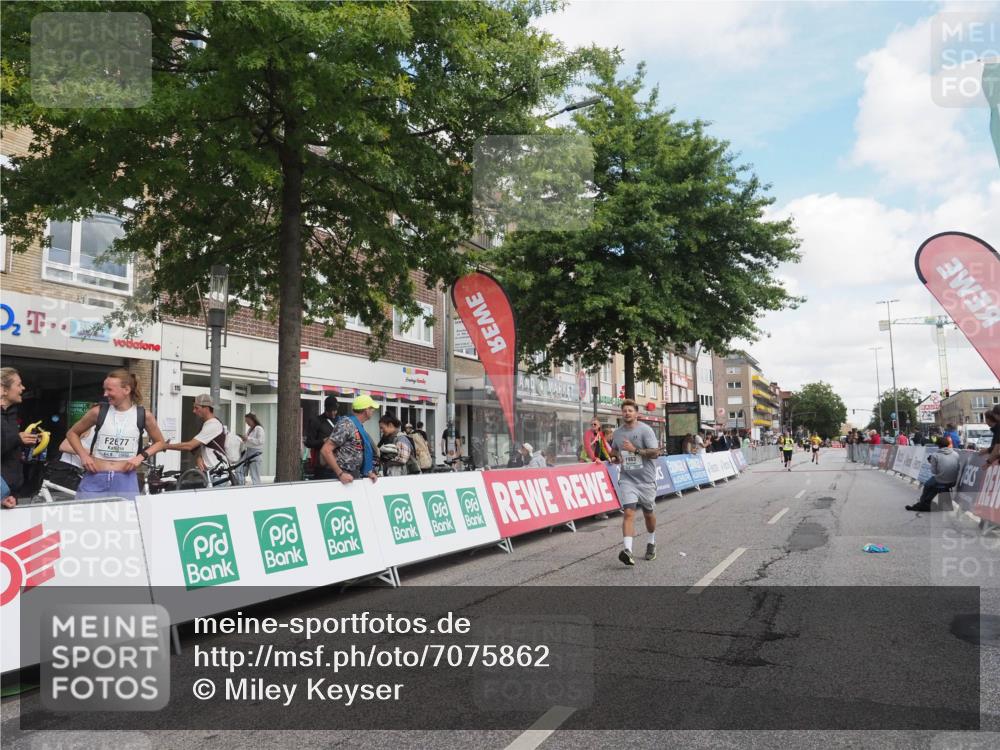 15.09.2024 - PSD Bank Halbmarathon Miley Keyser http://msf.ph/oto/7075862 15.09.2024 12:33:48 Ziel 1983, 2331, 3107, 3433, 3451 meine-sportfotos.de