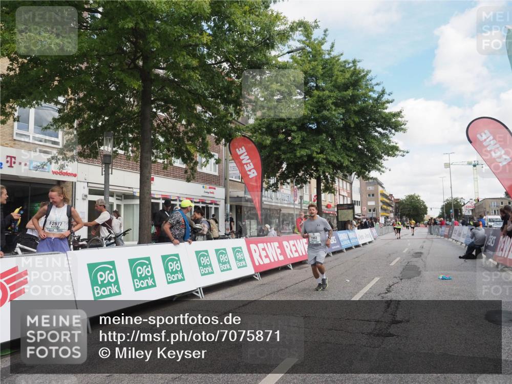 15.09.2024 - PSD Bank Halbmarathon Miley Keyser http://msf.ph/oto/7075871 15.09.2024 12:33:48 Ziel 1983, 2331, 3107, 3433, 3451 meine-sportfotos.de