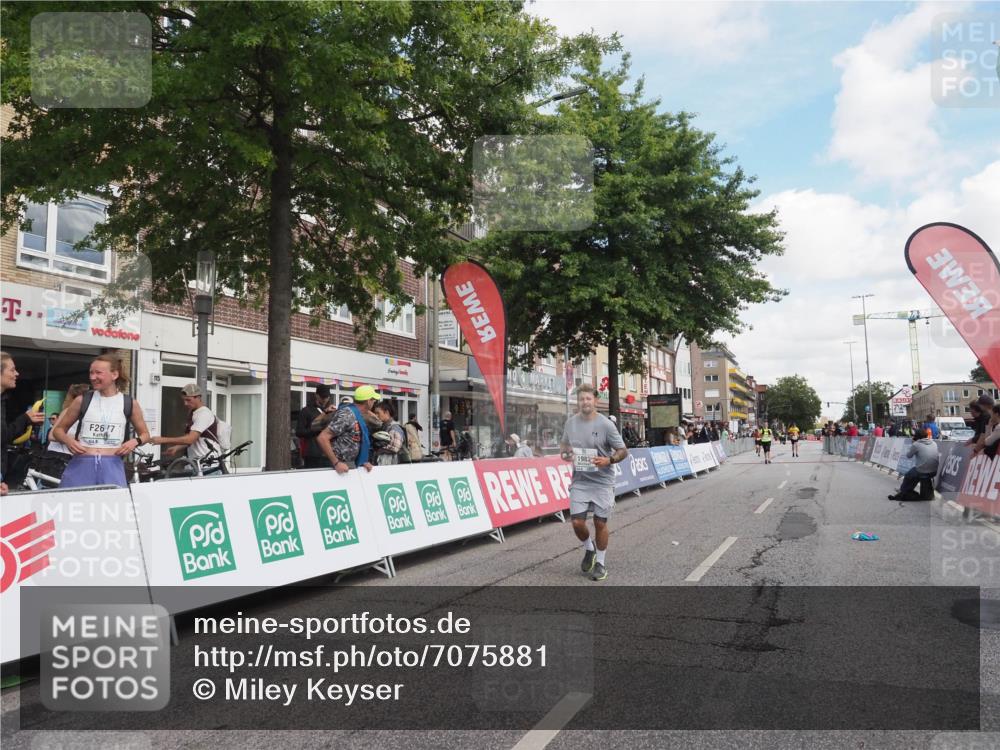 15.09.2024 - PSD Bank Halbmarathon Miley Keyser http://msf.ph/oto/7075881 15.09.2024 12:33:49 Ziel 1983, 2331, 3107, 3433, 3451 meine-sportfotos.de