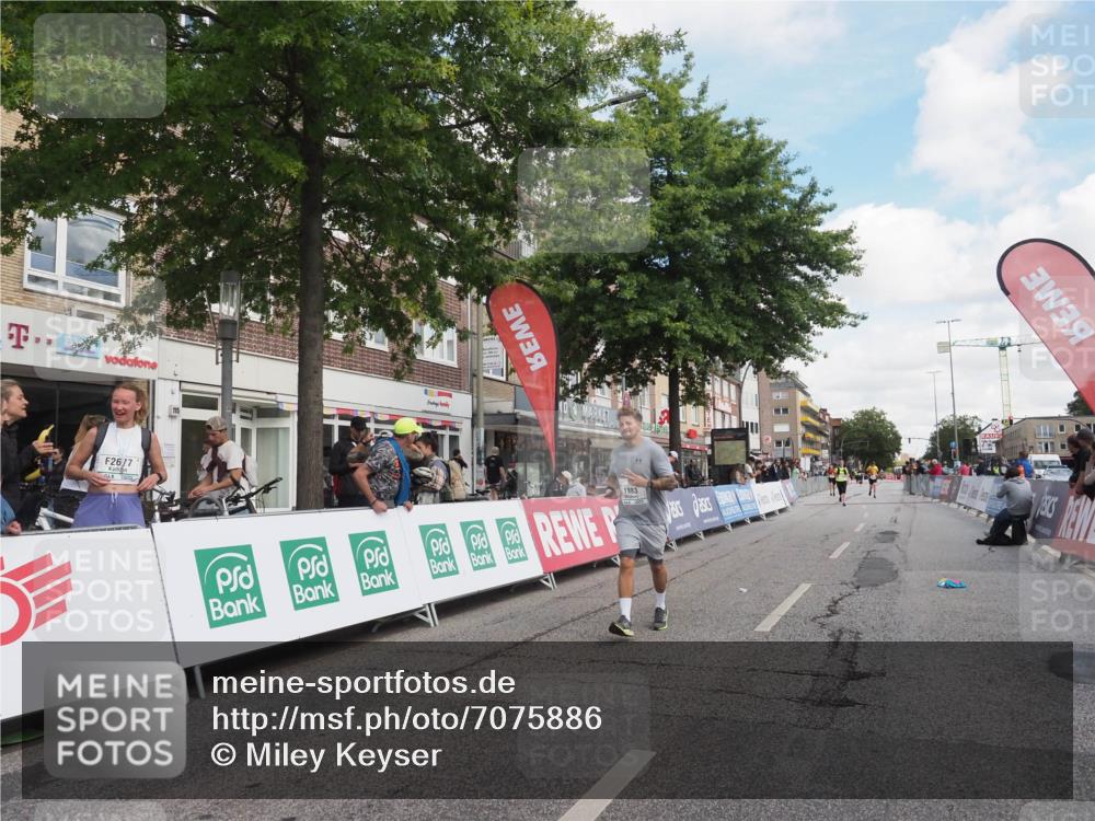 15.09.2024 - PSD Bank Halbmarathon Miley Keyser http://msf.ph/oto/7075886 15.09.2024 12:33:49 Ziel 1983, 2331, 3107, 3433, 3451 meine-sportfotos.de