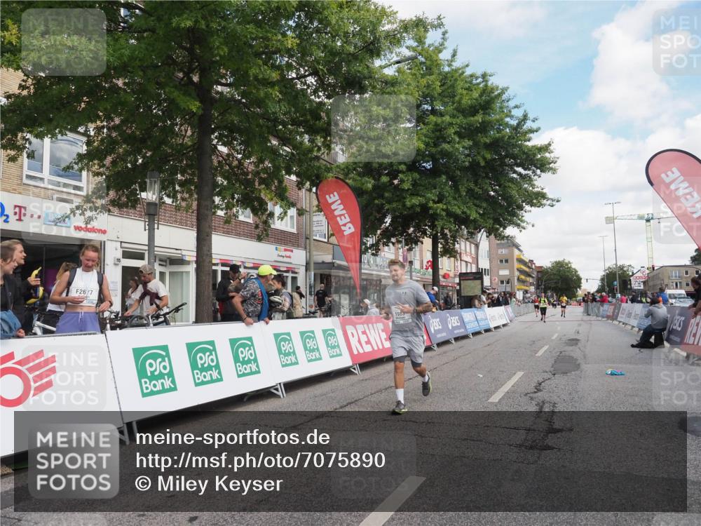 15.09.2024 - PSD Bank Halbmarathon Miley Keyser http://msf.ph/oto/7075890 15.09.2024 12:33:49 Ziel 1983, 2331, 3107, 3433, 3451 meine-sportfotos.de