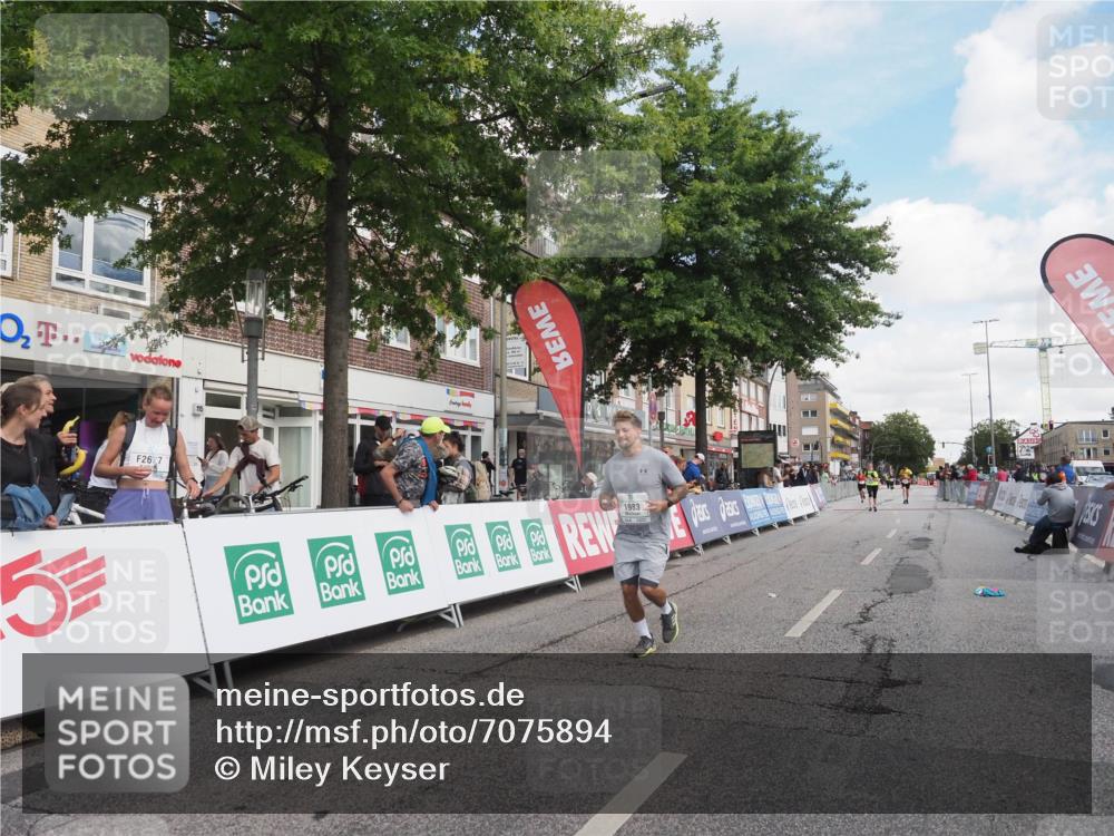 15.09.2024 - PSD Bank Halbmarathon Miley Keyser http://msf.ph/oto/7075894 15.09.2024 12:33:49 Ziel 1983, 2331, 3107, 3433, 3451 meine-sportfotos.de