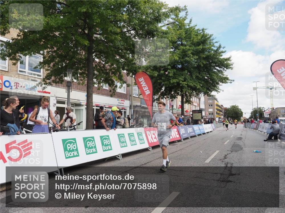 15.09.2024 - PSD Bank Halbmarathon Miley Keyser http://msf.ph/oto/7075898 15.09.2024 12:33:49 Ziel 1983, 2331, 3107, 3433, 3451 meine-sportfotos.de