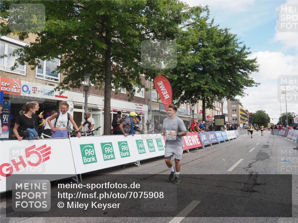 15.09.2024 - PSD Bank Halbmarathon Miley Keyser http://msf.ph/oto/7075908 15.09.2024 12:33:49 Ziel 1983, 2331, 3107, 3433, 3451 meine-sportfotos.de