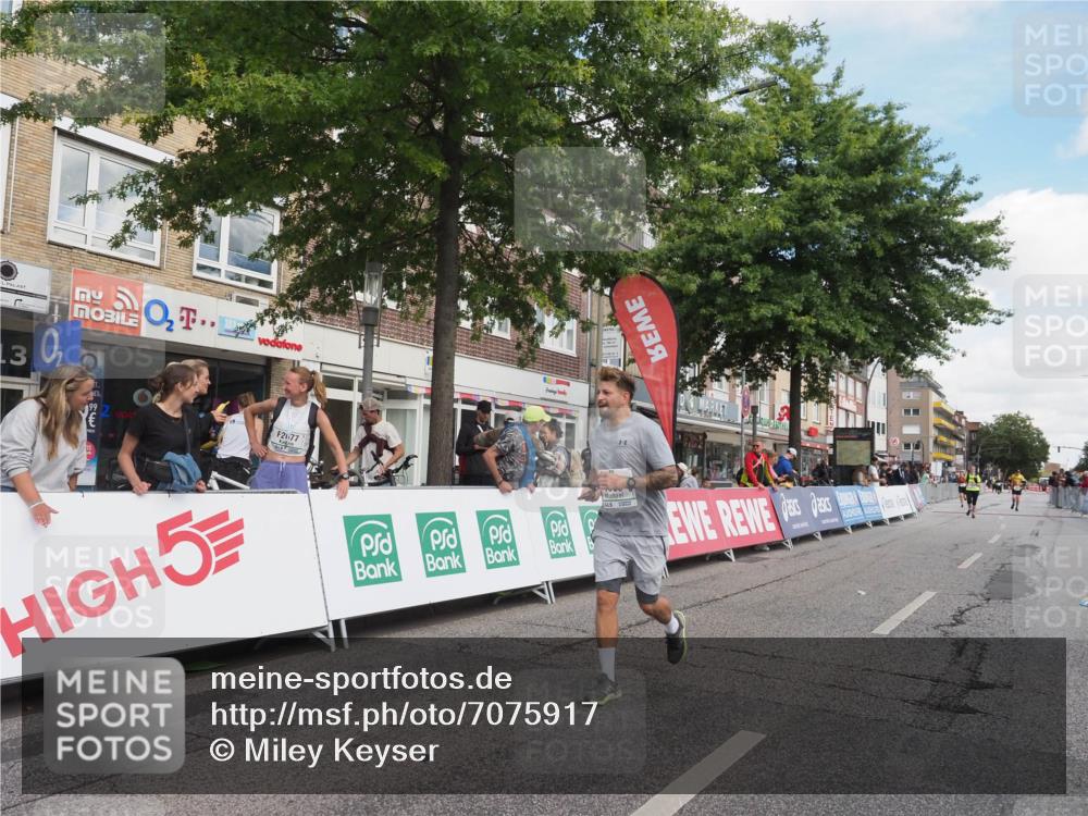 15.09.2024 - PSD Bank Halbmarathon Miley Keyser http://msf.ph/oto/7075917 15.09.2024 12:33:50 Ziel 1983, 2331, 3107, 3433, 3451 meine-sportfotos.de