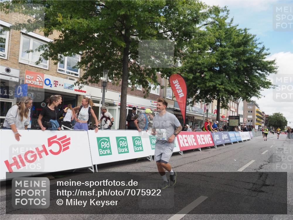 15.09.2024 - PSD Bank Halbmarathon Miley Keyser http://msf.ph/oto/7075922 15.09.2024 12:33:50 Ziel 1983, 2331, 3107, 3433, 3451 meine-sportfotos.de
