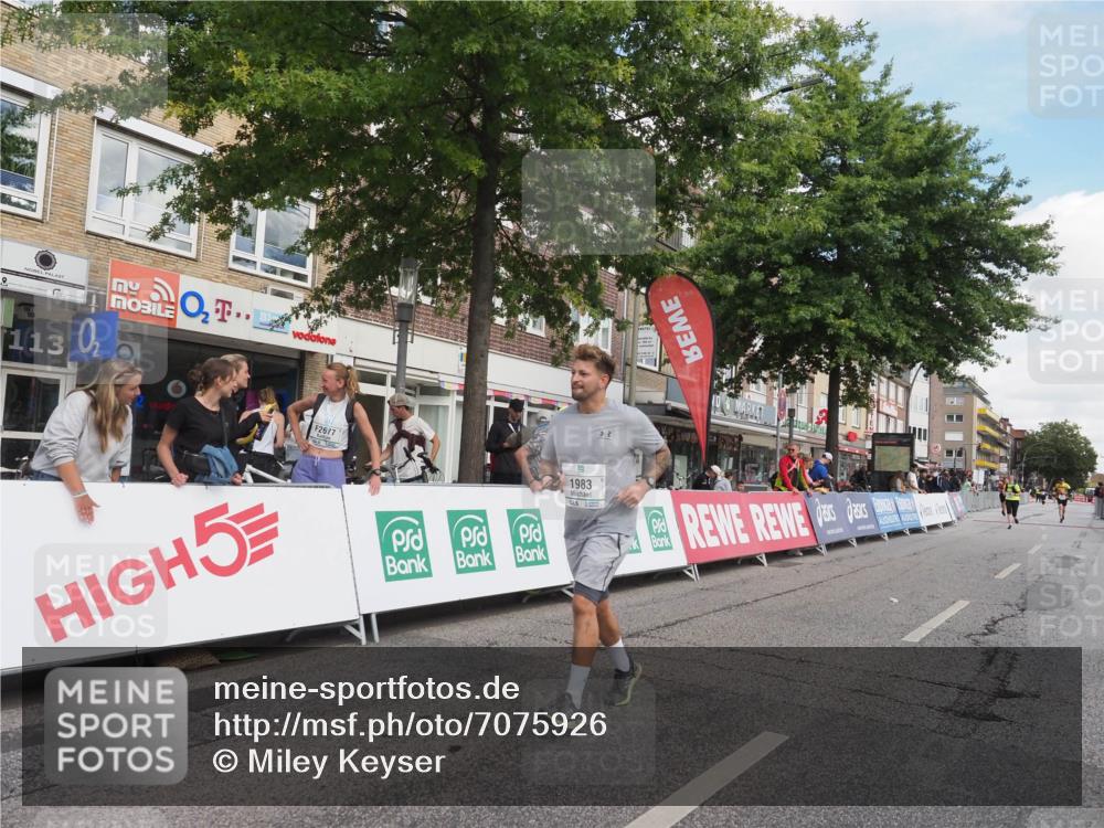15.09.2024 - PSD Bank Halbmarathon Miley Keyser http://msf.ph/oto/7075926 15.09.2024 12:33:50 Ziel 1983, 2331, 3107, 3433, 3451 meine-sportfotos.de