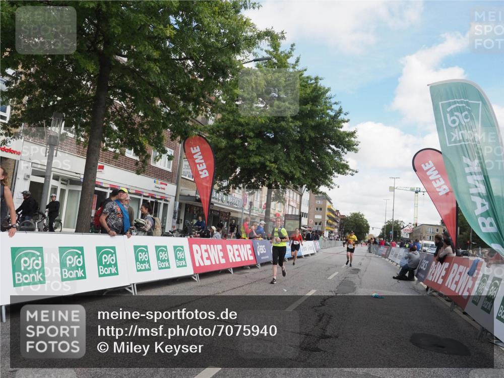 15.09.2024 - PSD Bank Halbmarathon Miley Keyser http://msf.ph/oto/7075940 15.09.2024 12:33:56 Ziel 1983, 2376, 3107, 3433, 3451 meine-sportfotos.de