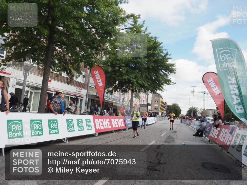15.09.2024 - PSD Bank Halbmarathon Miley Keyser http://msf.ph/oto/7075943 15.09.2024 12:33:56 Ziel 1983, 2376, 3107, 3433, 3451 meine-sportfotos.de
