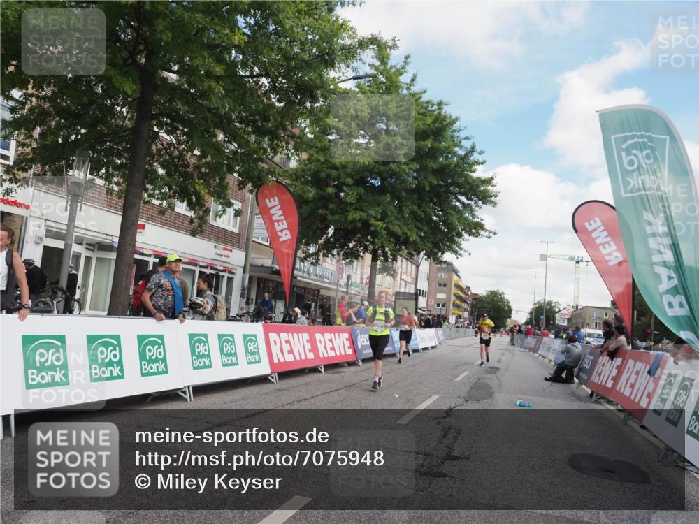 15.09.2024 - PSD Bank Halbmarathon Miley Keyser http://msf.ph/oto/7075948 15.09.2024 12:33:57 Ziel 1983, 2376, 3433, 3451 meine-sportfotos.de
