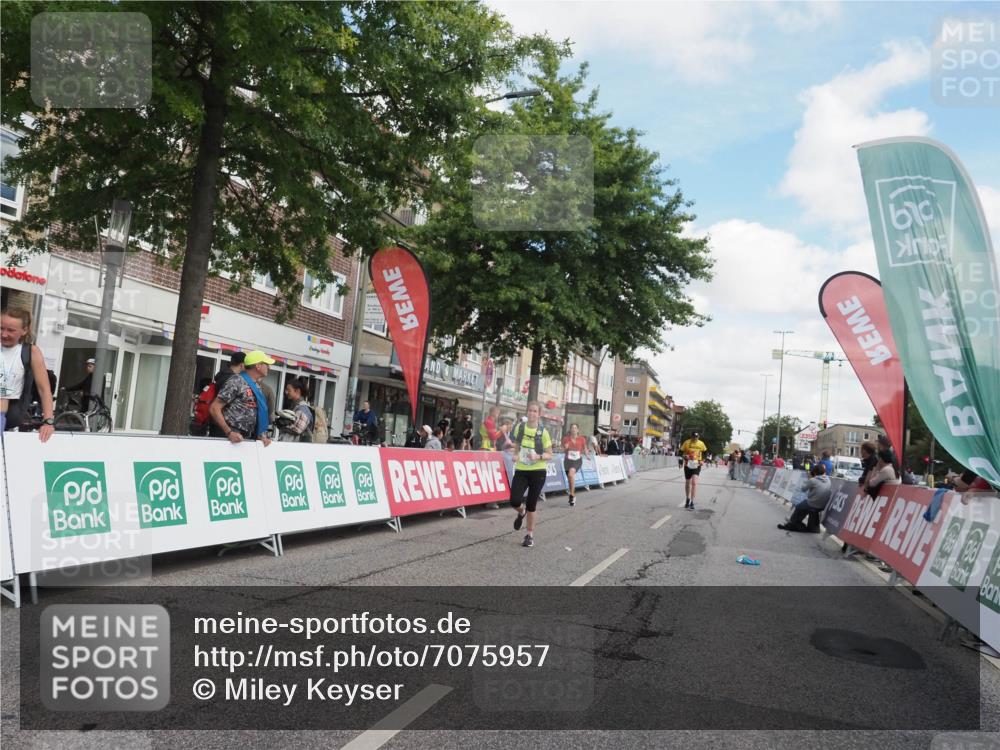 15.09.2024 - PSD Bank Halbmarathon Miley Keyser http://msf.ph/oto/7075957 15.09.2024 12:33:57 Ziel 1983, 2376, 3433, 3451 meine-sportfotos.de