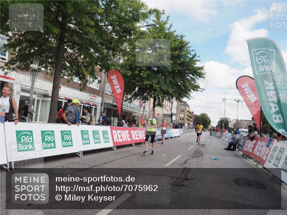 15.09.2024 - PSD Bank Halbmarathon Miley Keyser http://msf.ph/oto/7075962 15.09.2024 12:33:57 Ziel 1983, 2376, 3433, 3451 meine-sportfotos.de