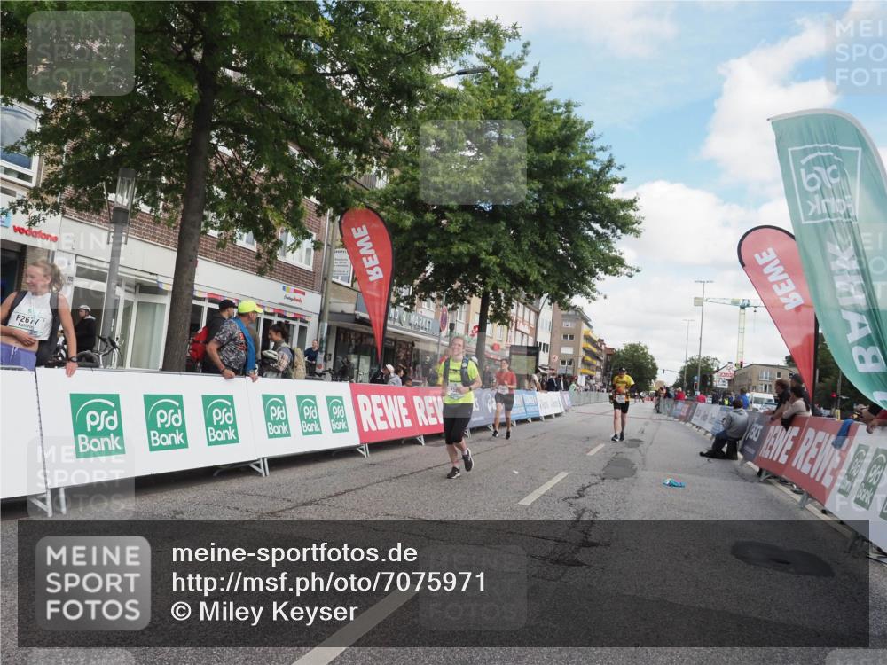 15.09.2024 - PSD Bank Halbmarathon Miley Keyser http://msf.ph/oto/7075971 15.09.2024 12:33:57 Ziel 1983, 2376, 3433, 3451 meine-sportfotos.de
