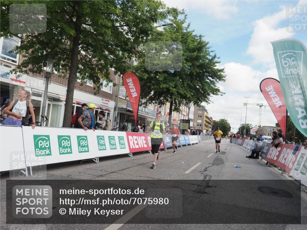 15.09.2024 - PSD Bank Halbmarathon Miley Keyser http://msf.ph/oto/7075980 15.09.2024 12:33:57 Ziel 1983, 2376, 3433, 3451 meine-sportfotos.de
