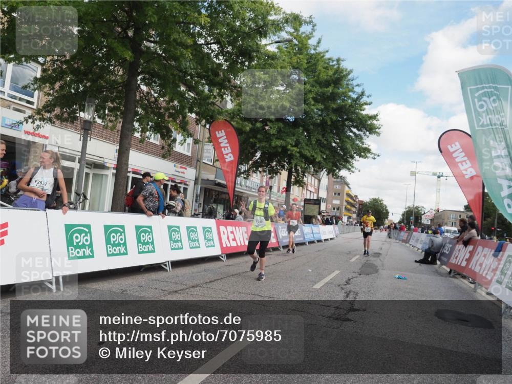 15.09.2024 - PSD Bank Halbmarathon Miley Keyser http://msf.ph/oto/7075985 15.09.2024 12:33:58 Ziel 1983, 2376, 3433, 3451 meine-sportfotos.de