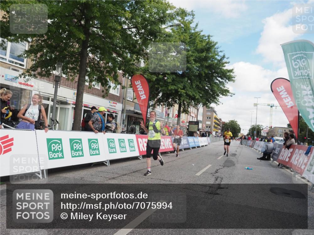 15.09.2024 - PSD Bank Halbmarathon Miley Keyser http://msf.ph/oto/7075994 15.09.2024 12:33:58 Ziel 1983, 2376, 3433, 3451 meine-sportfotos.de