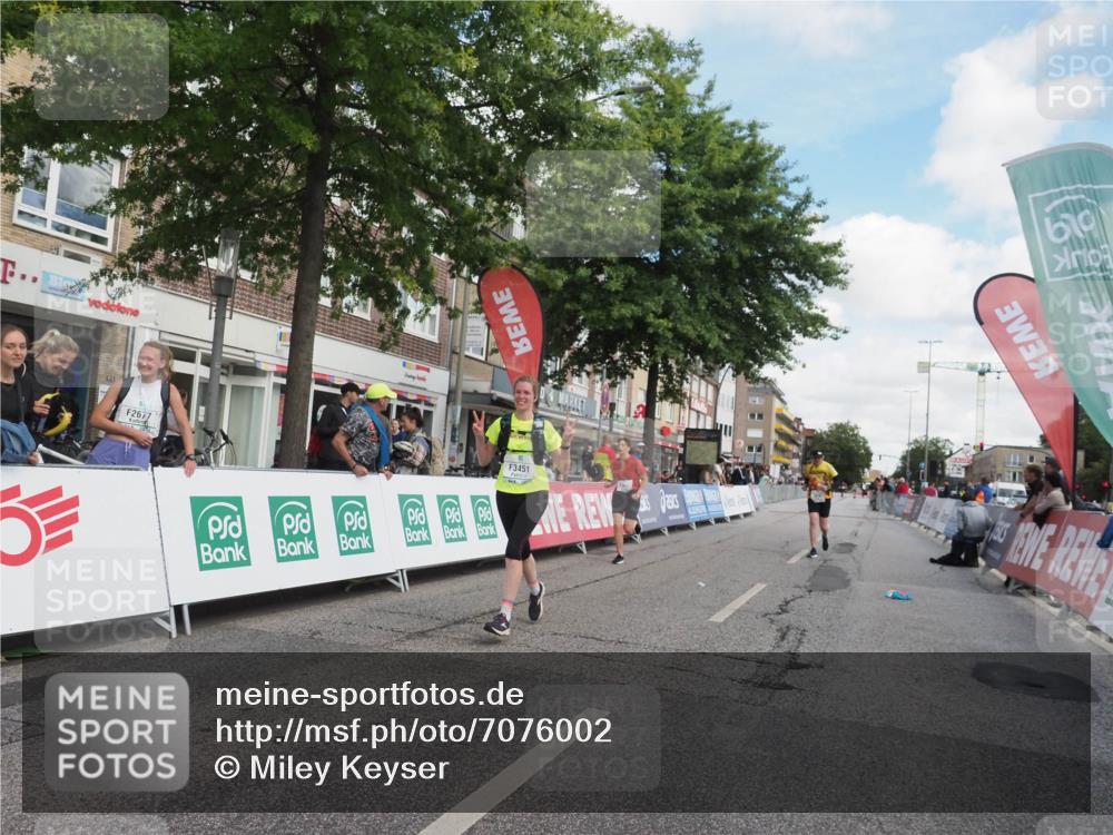 15.09.2024 - PSD Bank Halbmarathon Miley Keyser http://msf.ph/oto/7076002 15.09.2024 12:33:58 Ziel 1983, 2376, 3433, 3451 meine-sportfotos.de