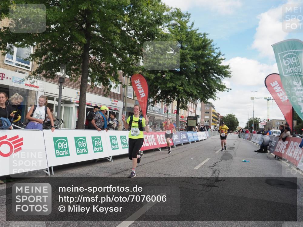 15.09.2024 - PSD Bank Halbmarathon Miley Keyser http://msf.ph/oto/7076006 15.09.2024 12:33:58 Ziel 1983, 2376, 3433, 3451 meine-sportfotos.de