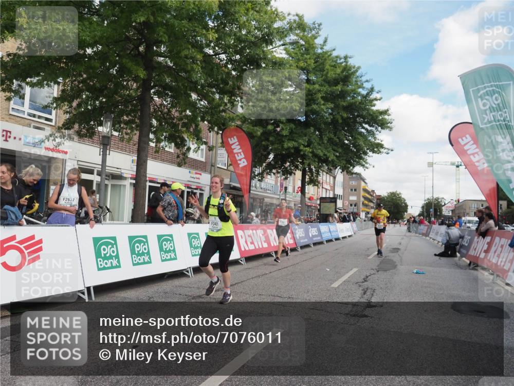 15.09.2024 - PSD Bank Halbmarathon Miley Keyser http://msf.ph/oto/7076011 15.09.2024 12:33:58 Ziel 1983, 2376, 3433, 3451 meine-sportfotos.de