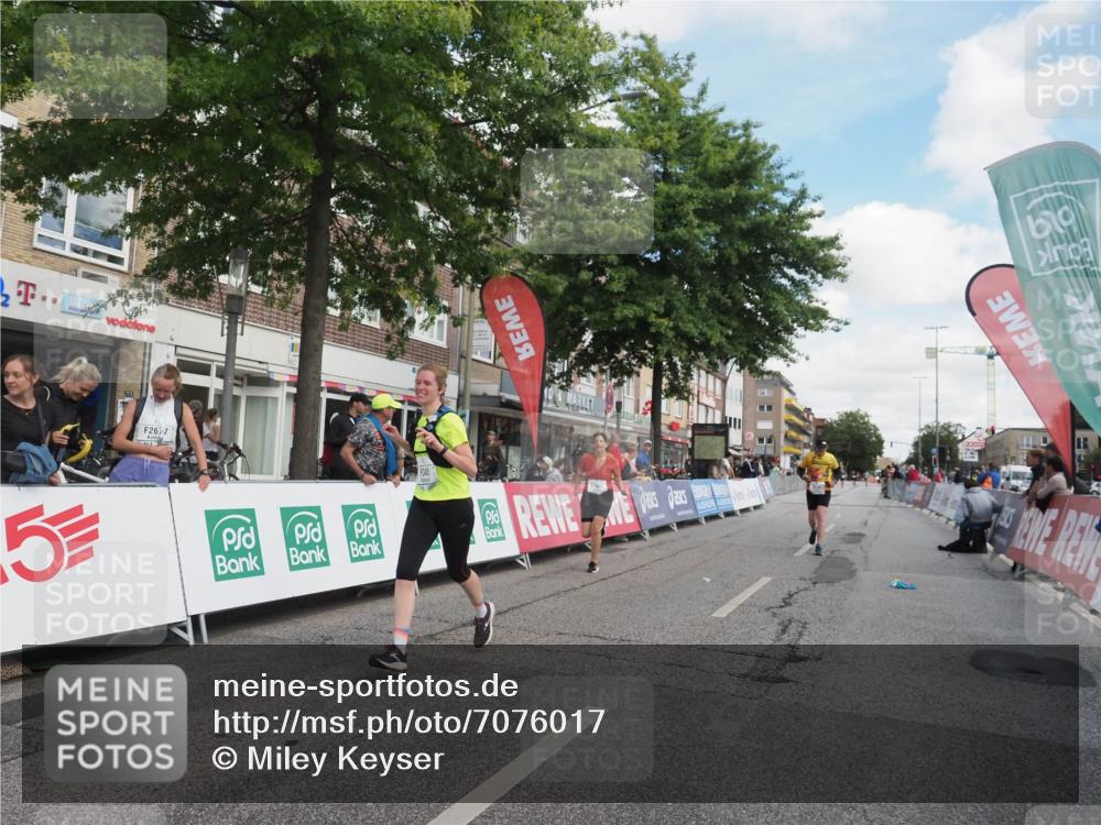 15.09.2024 - PSD Bank Halbmarathon Miley Keyser http://msf.ph/oto/7076017 15.09.2024 12:33:58 Ziel 1983, 2376, 3433, 3451 meine-sportfotos.de