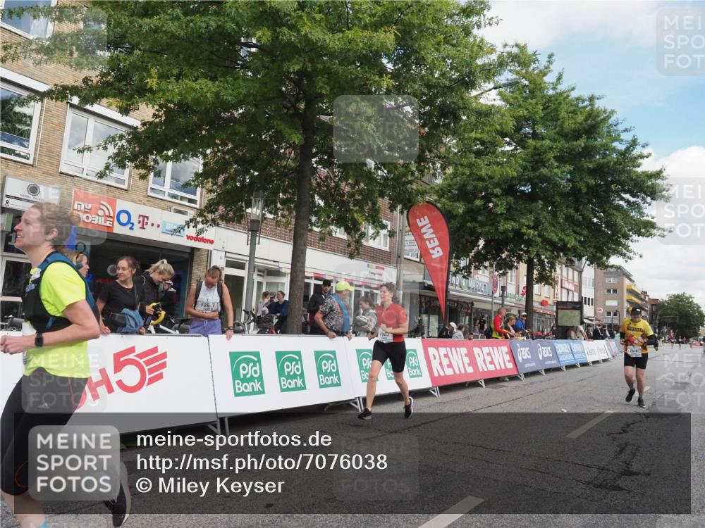 15.09.2024 - PSD Bank Halbmarathon Miley Keyser http://msf.ph/oto/7076038 15.09.2024 12:33:59 Ziel 1983, 2376, 3433, 3451 meine-sportfotos.de