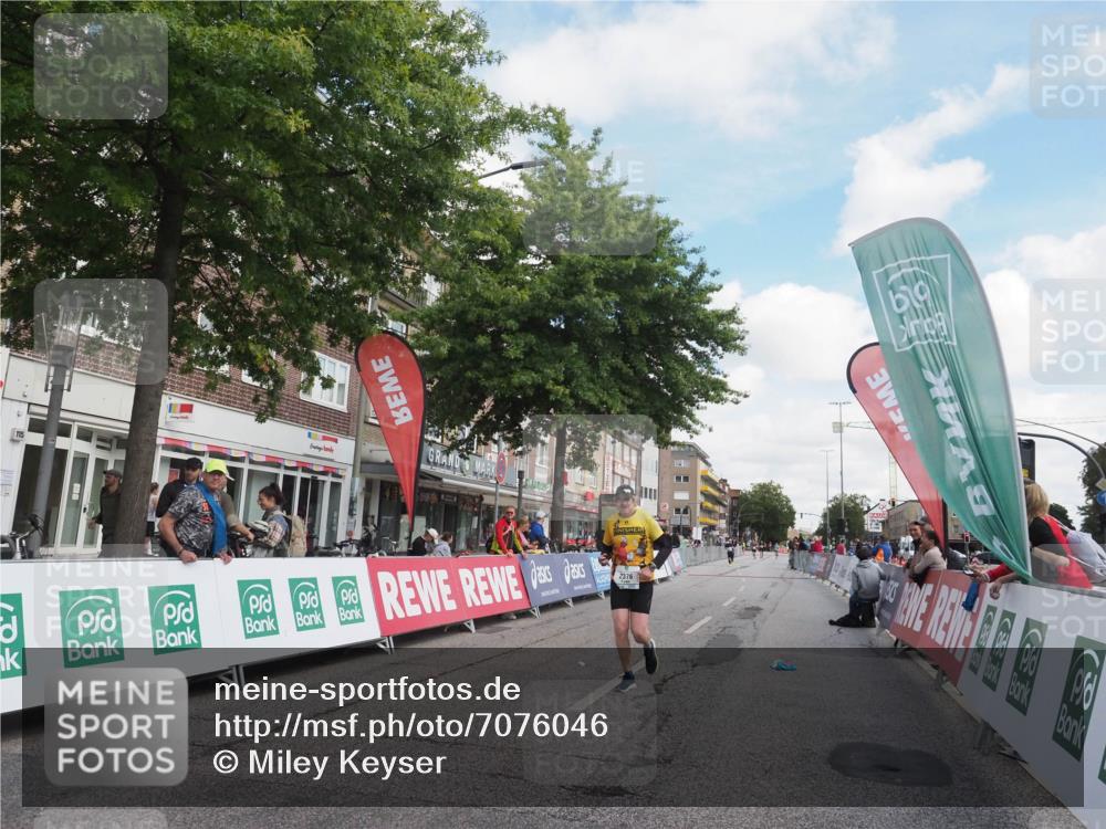 15.09.2024 - PSD Bank Halbmarathon Miley Keyser http://msf.ph/oto/7076046 15.09.2024 12:34:00 Ziel 1983, 2376, 3433, 3451 meine-sportfotos.de