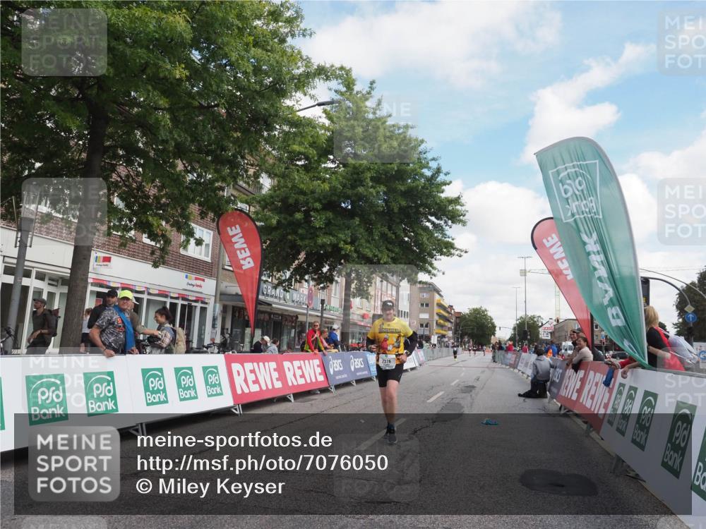 15.09.2024 - PSD Bank Halbmarathon Miley Keyser http://msf.ph/oto/7076050 15.09.2024 12:34:01 Ziel 1983, 2376, 3433, 3451 meine-sportfotos.de