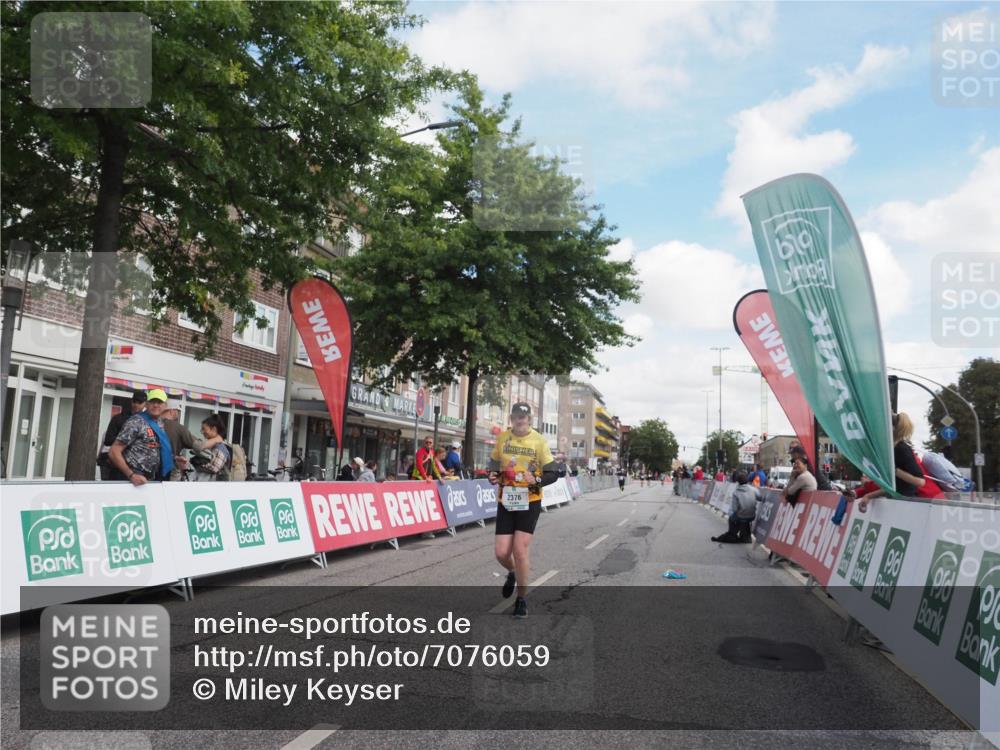 15.09.2024 - PSD Bank Halbmarathon Miley Keyser http://msf.ph/oto/7076059 15.09.2024 12:34:01 Ziel 1983, 2376, 3433, 3451 meine-sportfotos.de