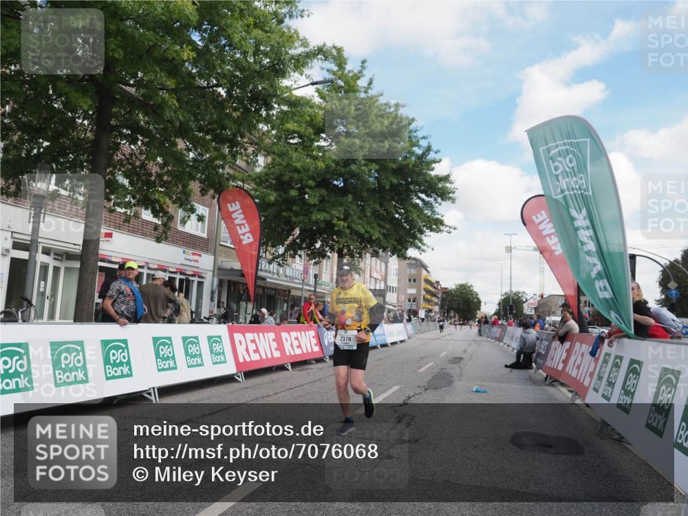 15.09.2024 - PSD Bank Halbmarathon Miley Keyser http://msf.ph/oto/7076068 15.09.2024 12:34:01 Ziel 1983, 2376, 3433, 3451 meine-sportfotos.de