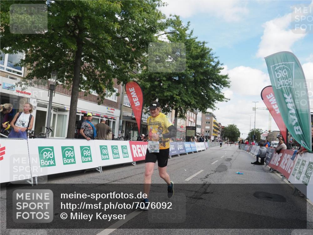 15.09.2024 - PSD Bank Halbmarathon Miley Keyser http://msf.ph/oto/7076092 15.09.2024 12:34:02 Ziel 1983, 2376, 3433, 3451 meine-sportfotos.de