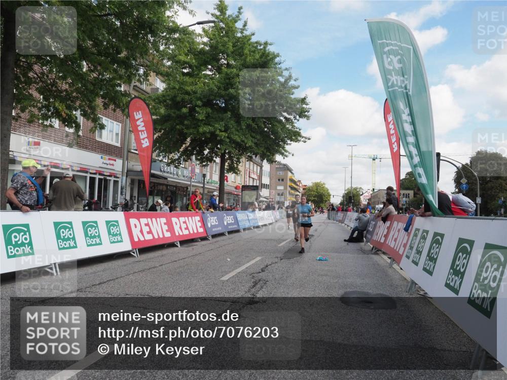 15.09.2024 - PSD Bank Halbmarathon Miley Keyser http://msf.ph/oto/7076203 15.09.2024 12:34:24 Ziel 1716, 2348, 3409 meine-sportfotos.de