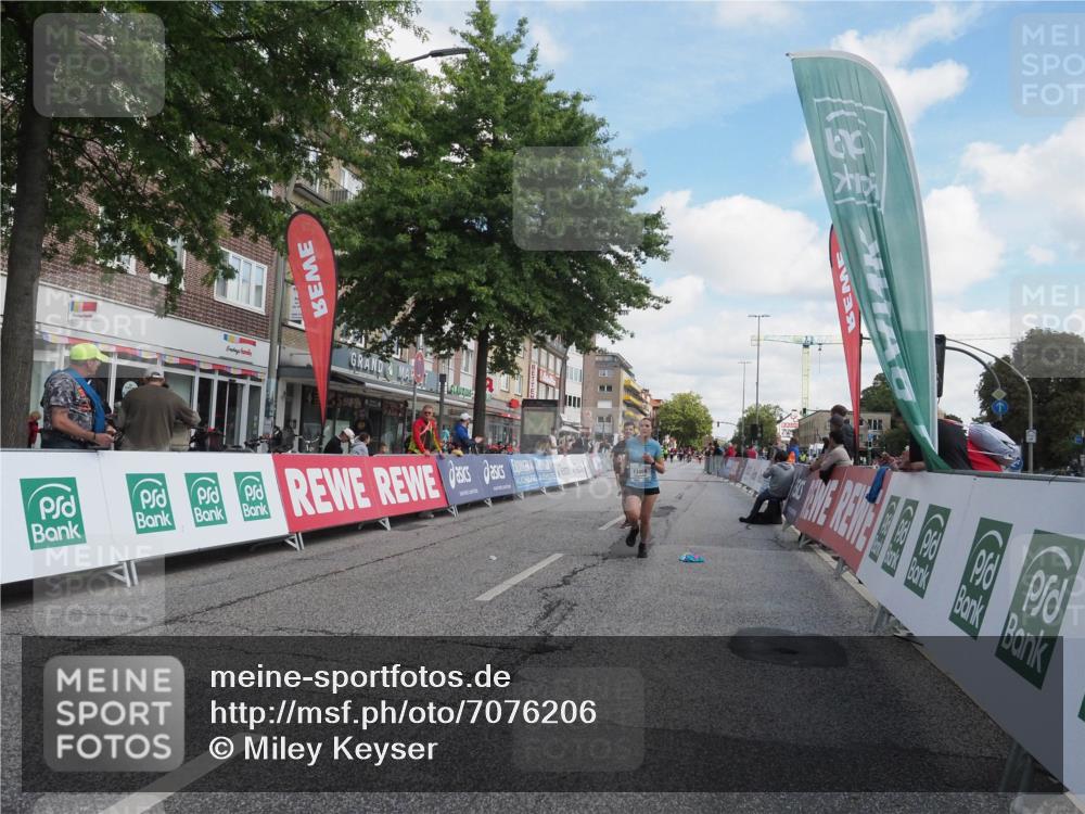 15.09.2024 - PSD Bank Halbmarathon Miley Keyser http://msf.ph/oto/7076206 15.09.2024 12:34:25 Ziel 1716, 2348, 3409 meine-sportfotos.de
