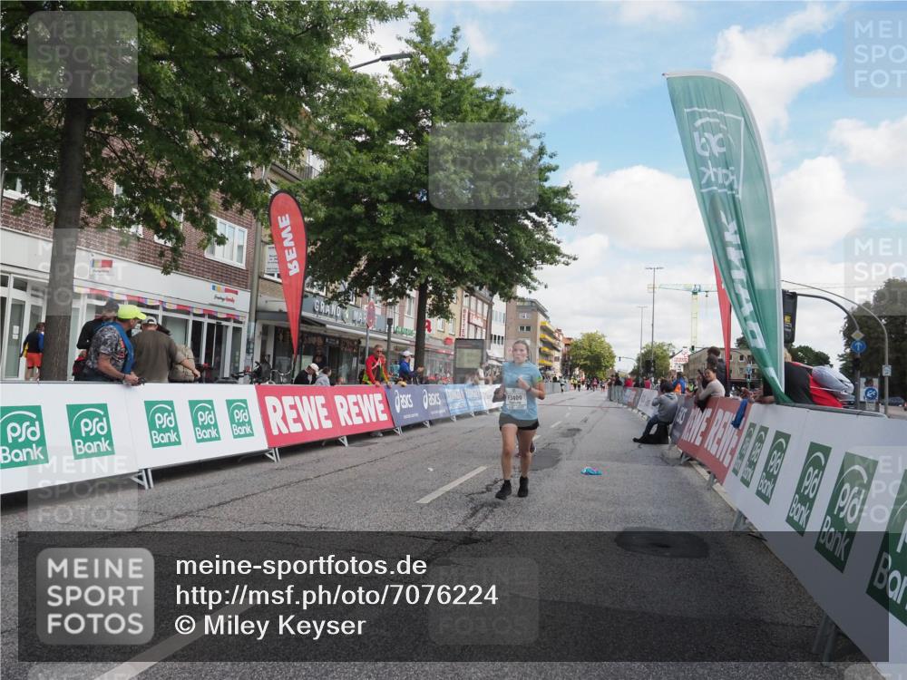 15.09.2024 - PSD Bank Halbmarathon Miley Keyser http://msf.ph/oto/7076224 15.09.2024 12:34:25 Ziel 1716, 2348, 3409 meine-sportfotos.de