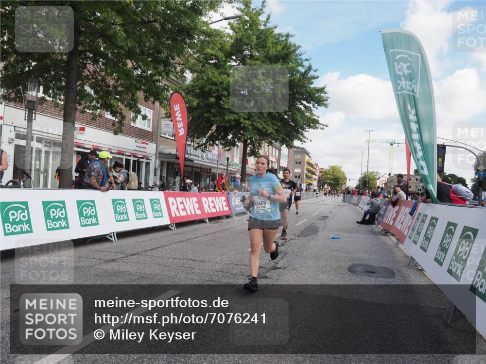 15.09.2024 - PSD Bank Halbmarathon Miley Keyser http://msf.ph/oto/7076241 15.09.2024 12:34:26 Ziel 1716, 2348, 3409 meine-sportfotos.de