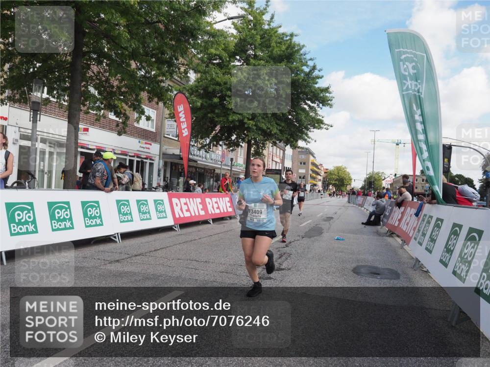 15.09.2024 - PSD Bank Halbmarathon Miley Keyser http://msf.ph/oto/7076246 15.09.2024 12:34:26 Ziel 1716, 2348, 3409 meine-sportfotos.de