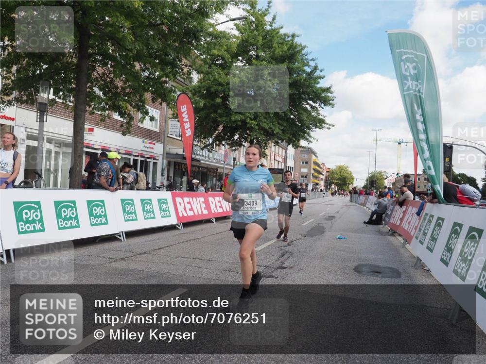 15.09.2024 - PSD Bank Halbmarathon Miley Keyser http://msf.ph/oto/7076251 15.09.2024 12:34:26 Ziel 1716, 2348, 3409 meine-sportfotos.de