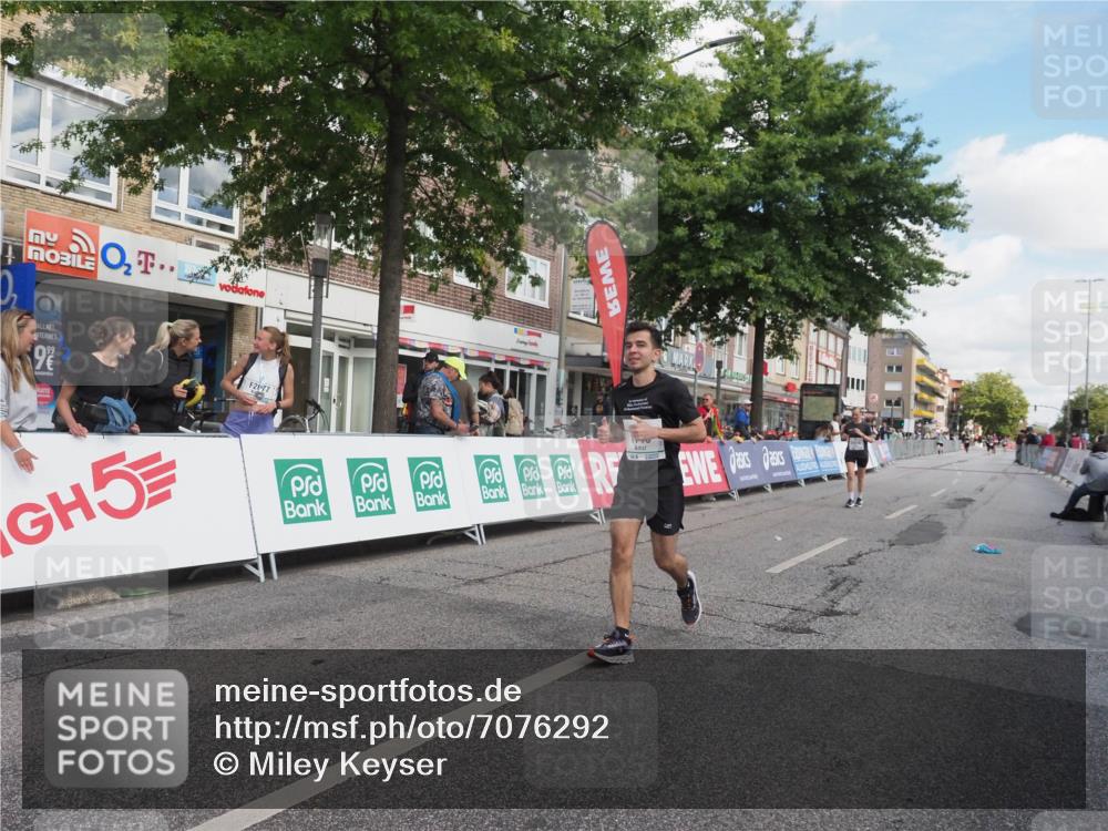 15.09.2024 - PSD Bank Halbmarathon Miley Keyser http://msf.ph/oto/7076292 15.09.2024 12:34:28 Ziel 1716, 2348, 3409 meine-sportfotos.de