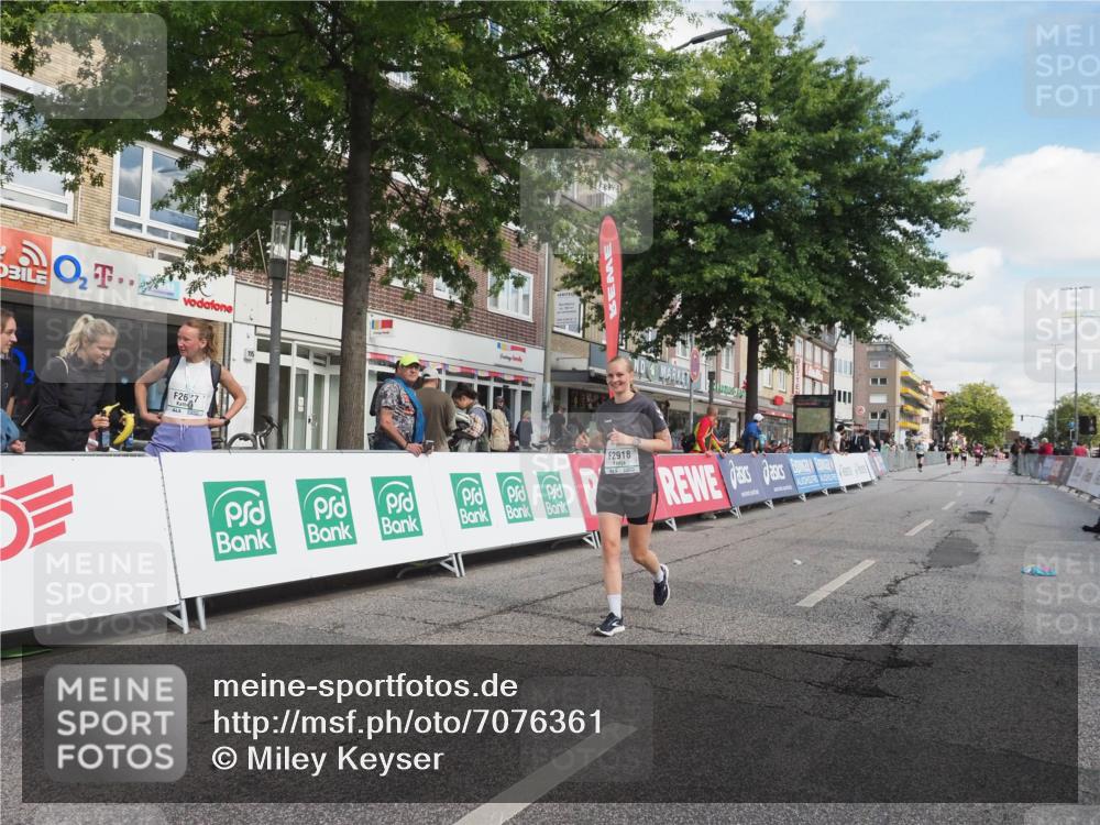 15.09.2024 - PSD Bank Halbmarathon Miley Keyser http://msf.ph/oto/7076361 15.09.2024 12:34:32 Ziel 1716, 2348, 2918, 3409 meine-sportfotos.de