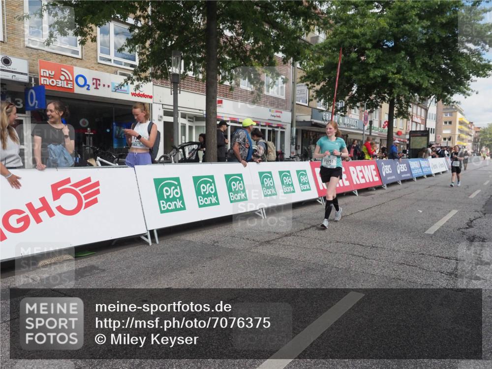 15.09.2024 - PSD Bank Halbmarathon Miley Keyser http://msf.ph/oto/7076375 15.09.2024 12:34:48 Ziel 2438, 2918, 3151, 3251, 3273, 3485 meine-sportfotos.de
