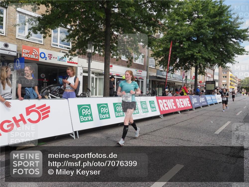 15.09.2024 - PSD Bank Halbmarathon Miley Keyser http://msf.ph/oto/7076399 15.09.2024 12:34:49 Ziel 2438, 2918, 3151, 3251, 3273, 3485 meine-sportfotos.de
