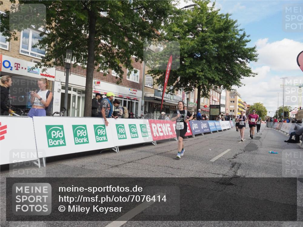 15.09.2024 - PSD Bank Halbmarathon Miley Keyser http://msf.ph/oto/7076414 15.09.2024 12:34:52 Ziel 2438, 3151, 3251, 3273, 3485 meine-sportfotos.de