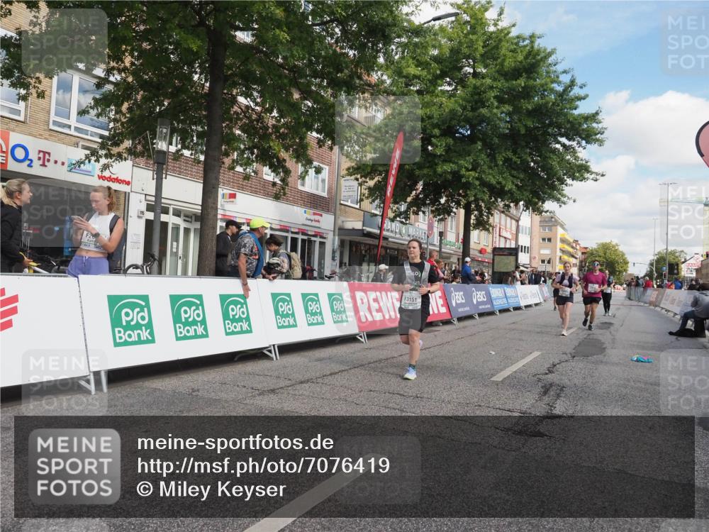 15.09.2024 - PSD Bank Halbmarathon Miley Keyser http://msf.ph/oto/7076419 15.09.2024 12:34:52 Ziel 2438, 3151, 3251, 3273, 3485 meine-sportfotos.de